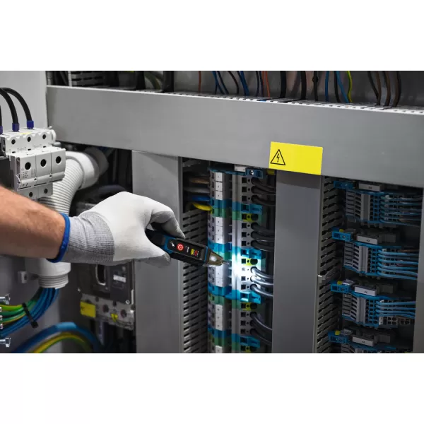 Bezkontaktní elektrická zkoušečka GVD 1000-17 Bosch 0601077000