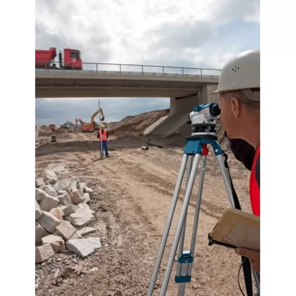 Optický nivelační přístroj Bosch GOL 26 D Professional + stativ BT 160 + nivelační lať GR 500 0 615 994 00E