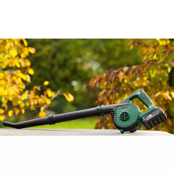 Aku foukač na listí 18V bez aku Bosch UniversalLeafBlower 18V-130 06008A0601