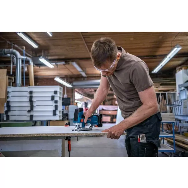 Aku kmitací pila 18V bez aku Bosch GST 18V-155 SC 06015B0000