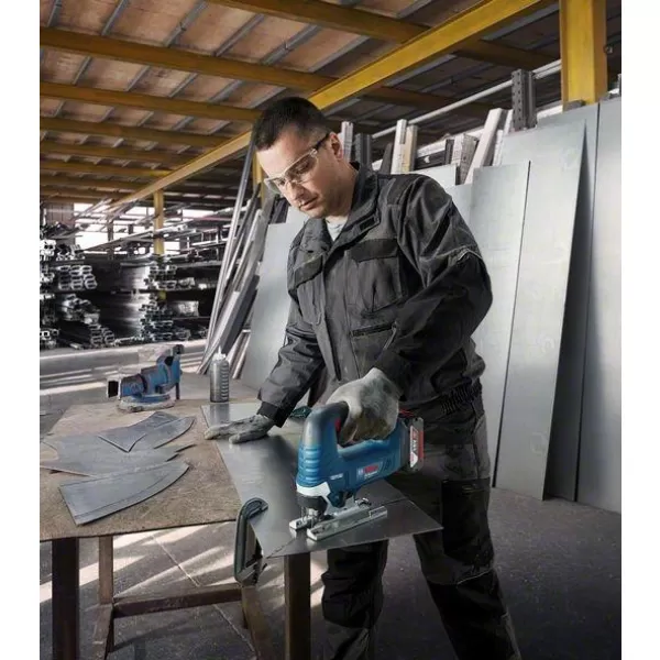 Aku kmitací pila 18V 4,0Ah Bosch GST 185-LI 06015B3023